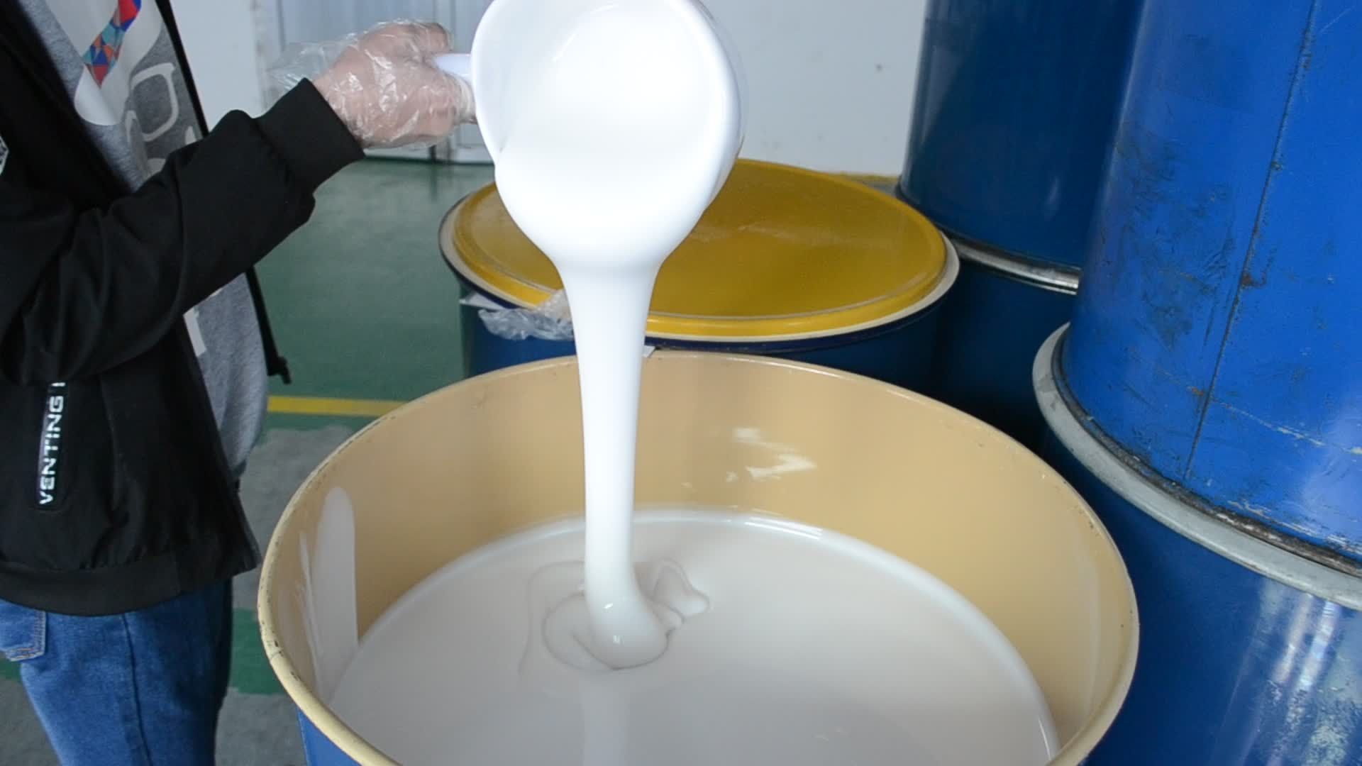 選購(gòu)模具硅膠如何適應(yīng)小批量與大批量生產(chǎn)的靈活需求？